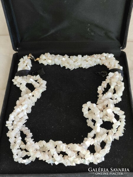 Small split pebble imitation pearl-colored plastic retro necklaces in original box
