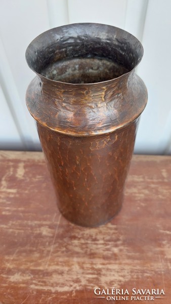 Dömötör László fémműves iparművész bronz váza