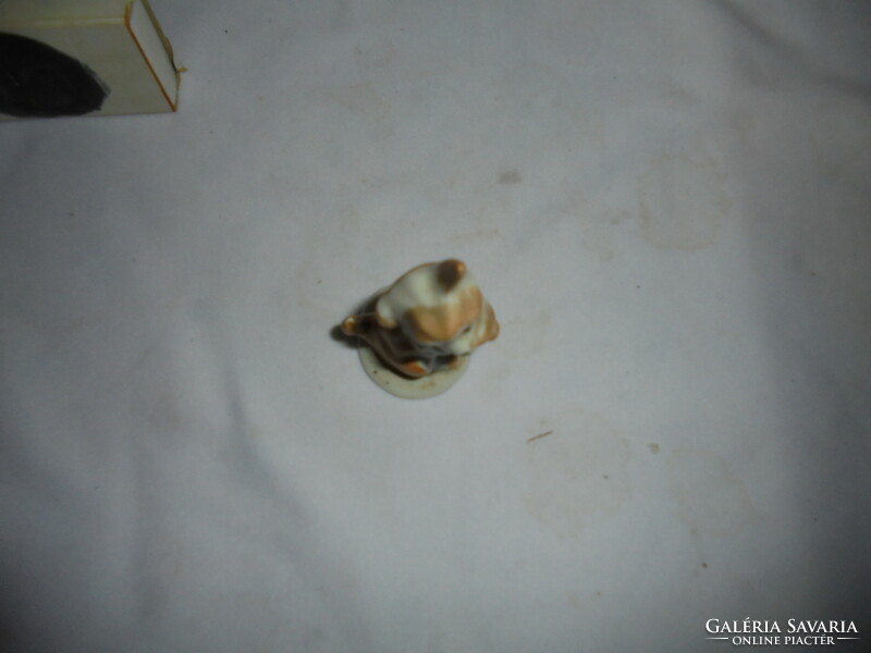 Bp. Aquincum porcelán kutya figura, nipp