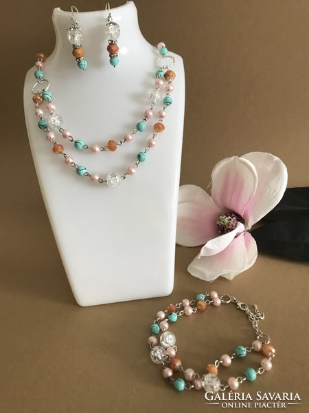 Colorful pearl set with crushed glass pearls