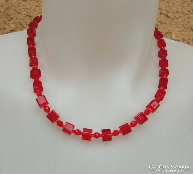 Fashion necklace - burgundy cube with pearls