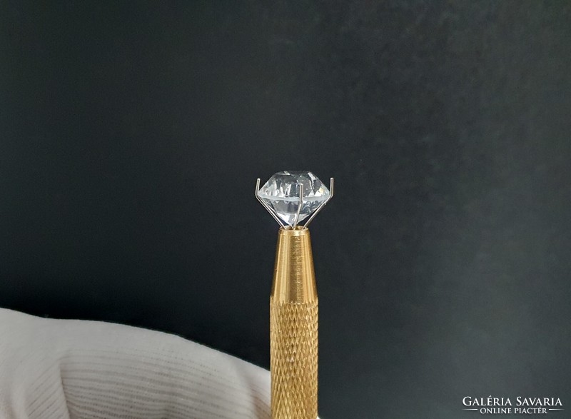 4 Claw tweezers for gemstones.