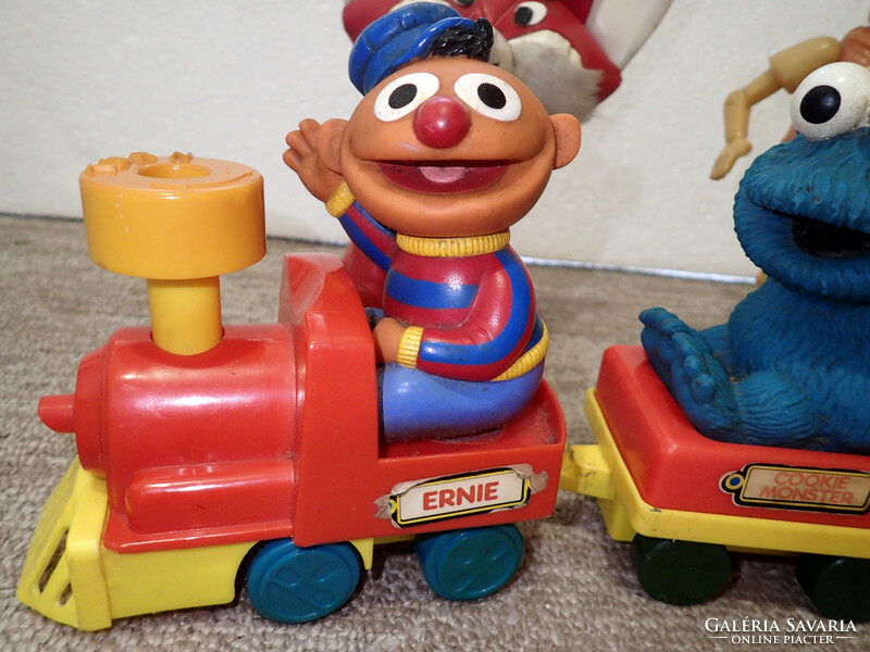 Retró játék csomag: orosz Pinocchio Pinokkió műanyag figura baba Szezám utca Muppet Show vonat Vuk