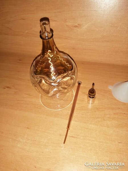 Üveg olajmécses tölcsérrel - 19,5 cm magas (z)