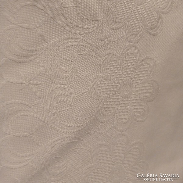 Hófehér damaszt asztalterítő 120 x 270 cm