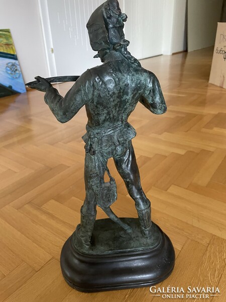 Kisfaludi Strobl Zsigmond - Hadik huszár bronz szobor