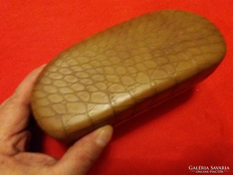 Quality original crocodile skin + wooden hard stable glasses case, good condition according to the pictures