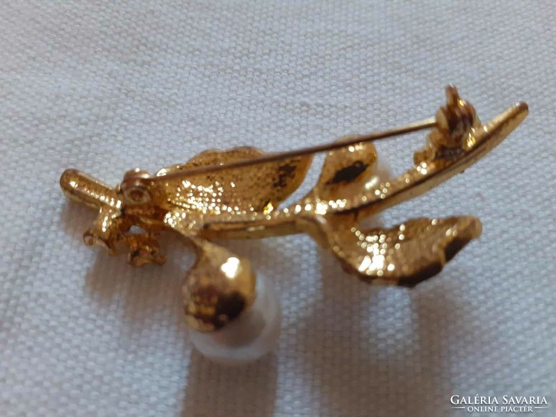Vintage arany színű bross, teklával és aurora borealis kristállyal díszítve (kőiányos)