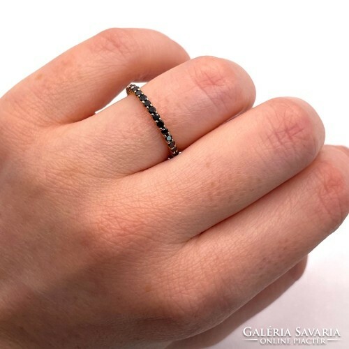 Fekete gyémántos karikagyűrű