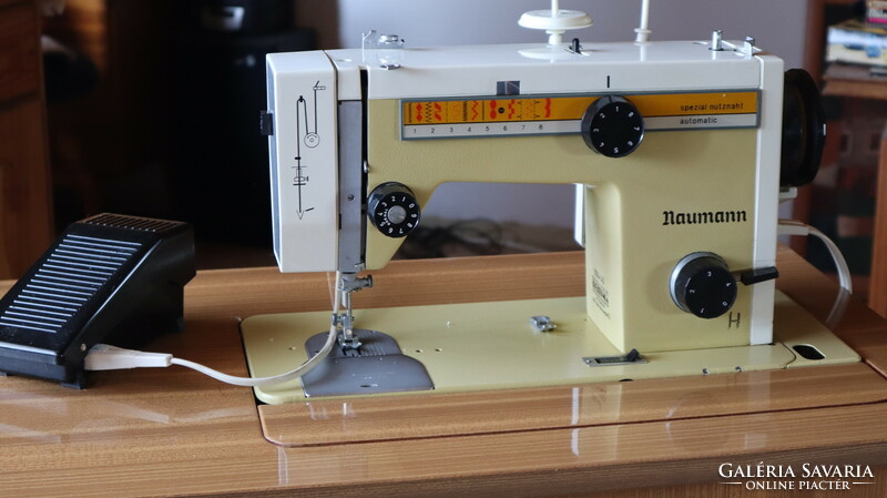 Naumann desktop sewing machine