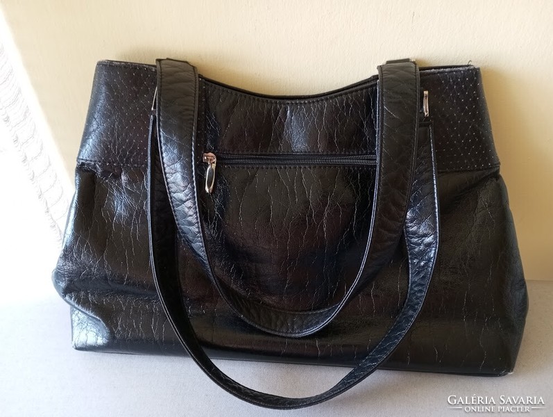 Women's black reticle/bag for sale!