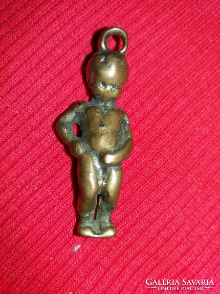 Antik MANNIKEN PIS réz pisilős kisfiú kulcstartó dísz állapot a képek szerint