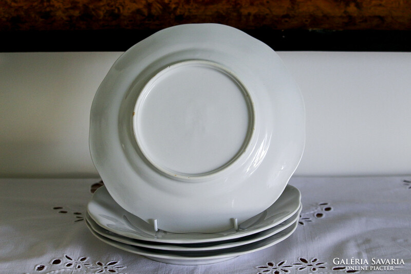 4 Zsolnay flat plates with ruffled edges (price/4pcs)