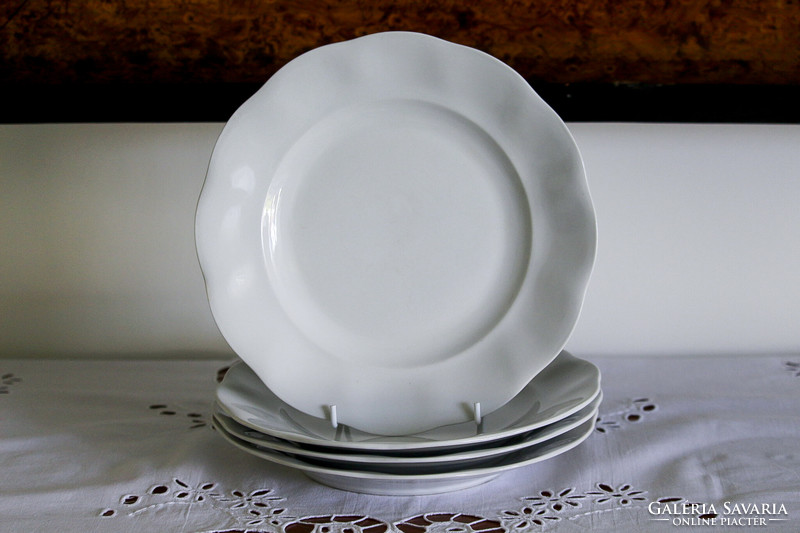 4 Zsolnay flat plates with ruffled edges (price/4pcs)
