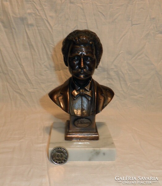 Bust of J. Strauss.