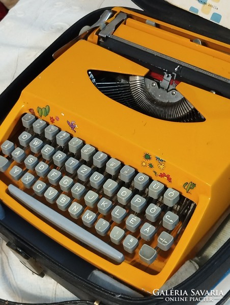 Old bag typewriter