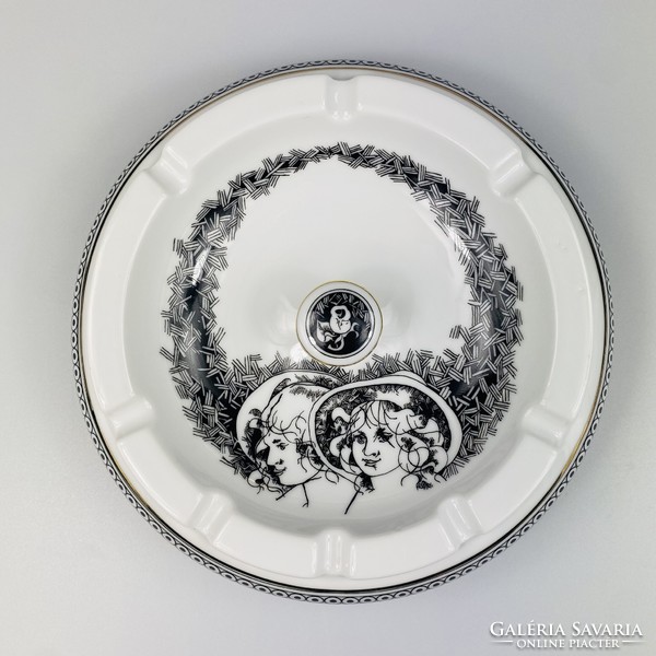 Hólloháza porcelain ashtray designed by László Jurcsák