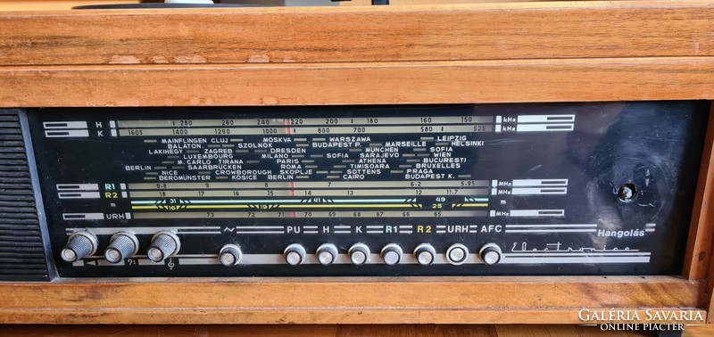Electronica pacific s732tpe radio & record player.