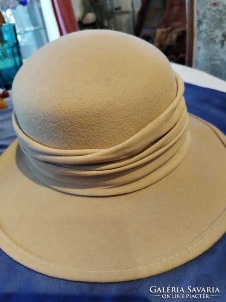 Elegant hat