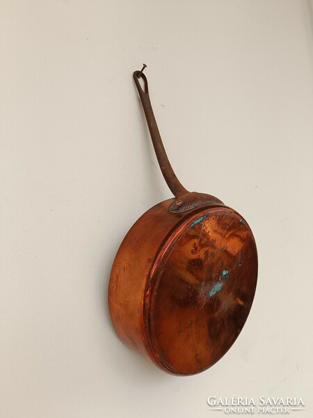 Antique kitchen tool red copper frying pan with iron legs and lugs with traces of tin plating 962 8656