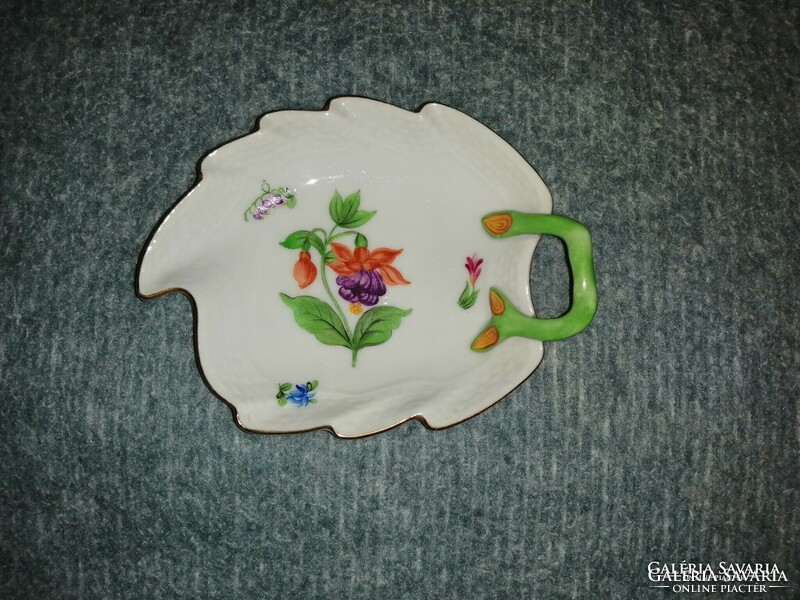 Herend porcelain leaf-shaped serving bowl (h)