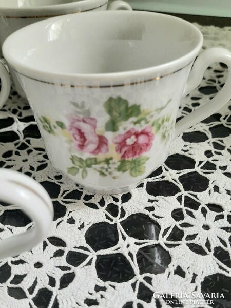Virágmintás kávés csészék