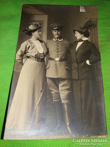 Antique i . Vh. German officer's family with female members photo, postcard - postcard size according to the pictures