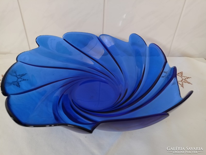 Blue glass bowl with jagged edges 2500 ft