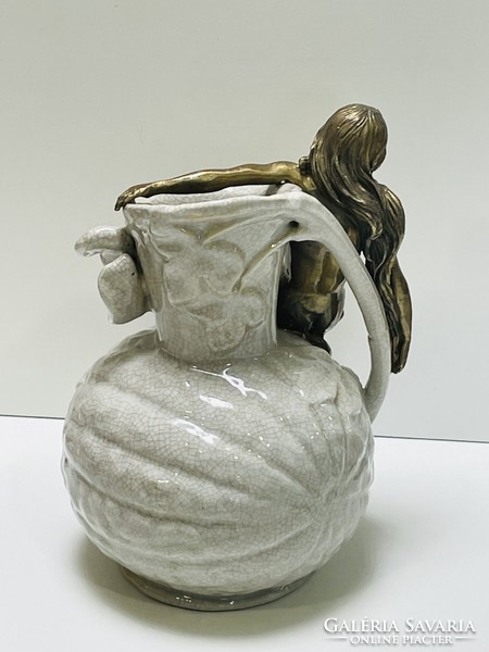 Réz női akttal váza