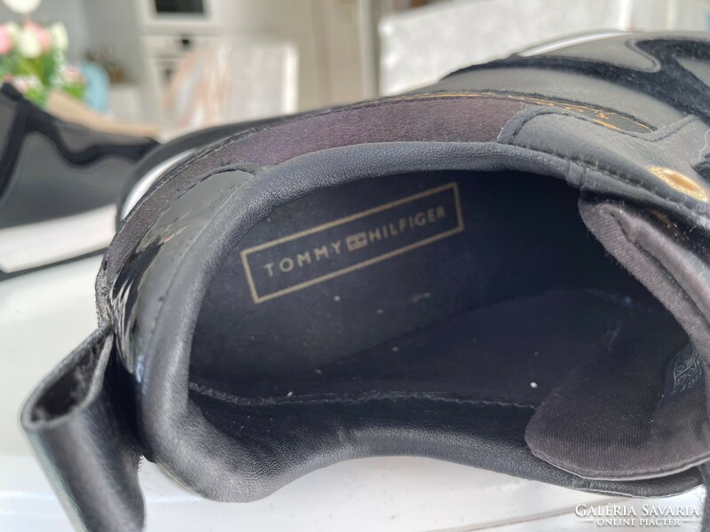 Új Fekete bőr Tommy Hilfiger cipő 38-as