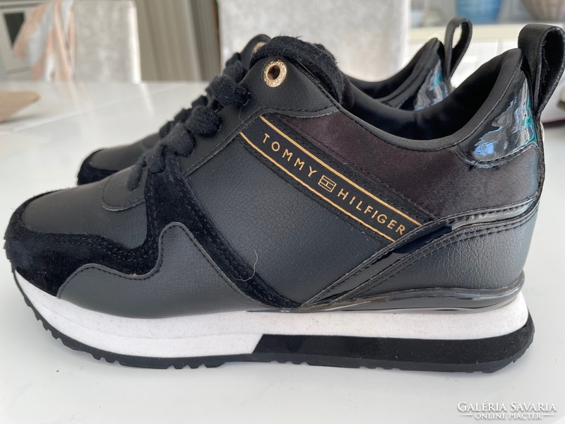 Új Fekete bőr Tommy Hilfiger cipő 38-as
