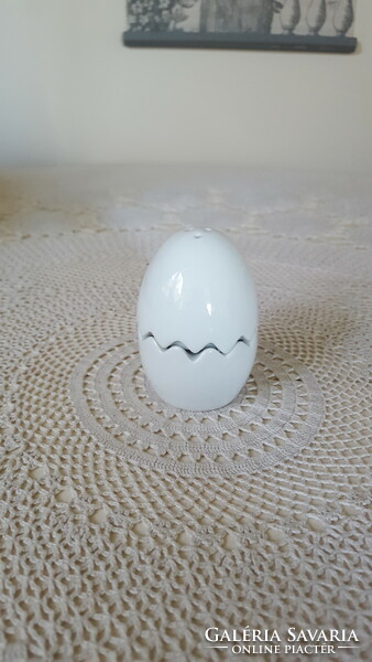 Egg-shaped porcelain salt and pepper shaker