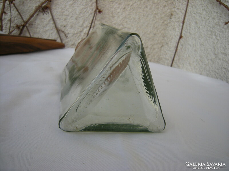 RITKA Háromszögletú üvegpalack új parafadugóval kb. fél literes