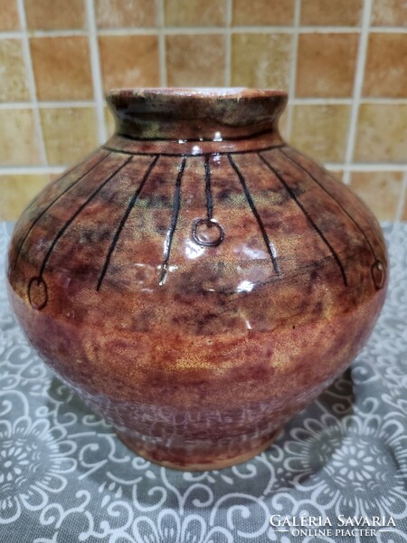 Ceramic vase by Ágnes Borsódy