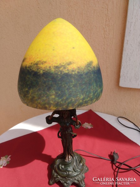 Antik női alakos asztali lámpa, eredeti Francia art deco üvegbúrával, Jelzett,,Art de France,,