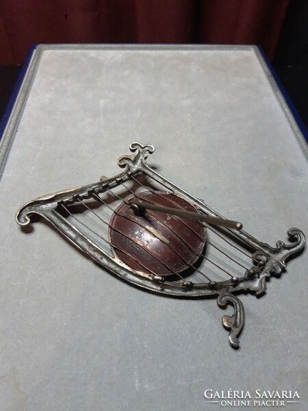 Old harp-shaped pocket watch stand