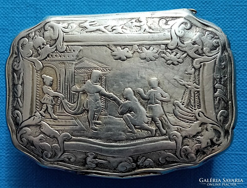 Baroque silver box with an engraved historical image (Columbus) and hunting scenes