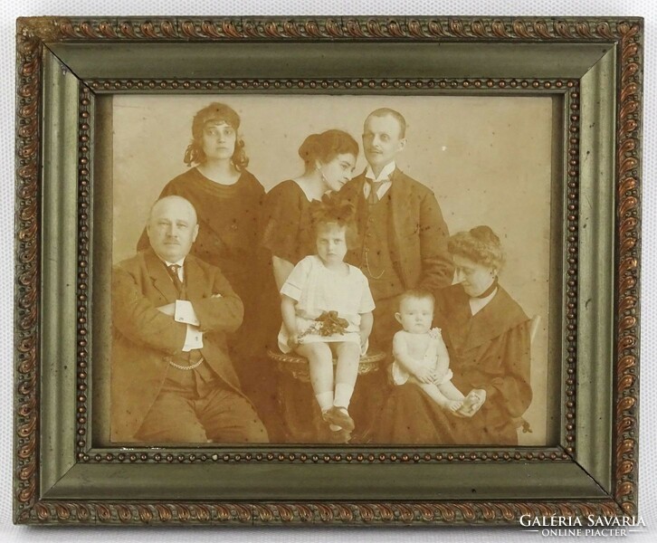 1Q989 Keretezett régi családi fotográfia 17 x 21 cm
