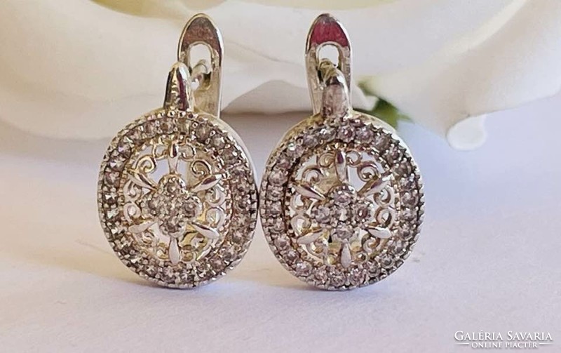 Silver earrings pierced with many stones..