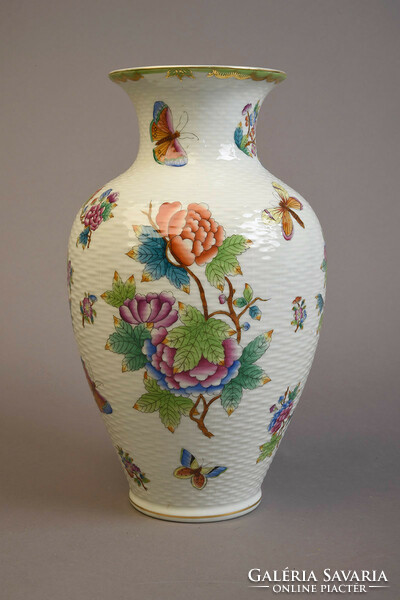 Antique Herend large vase with Victoria pattern, No. xx. Middle