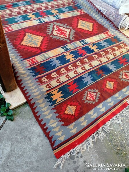 Gyönyörű balkáni kelim szőnyeg 190 x 280 cm
