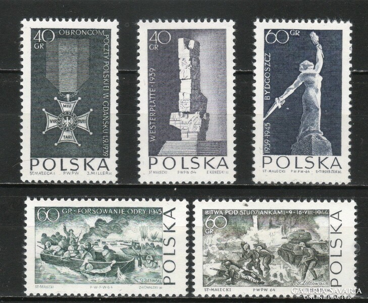 Postatiszta Lengyel 0026 Mi 1533-1537    1,00 Euró