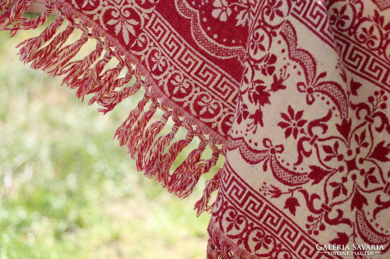 Woven tablecloth