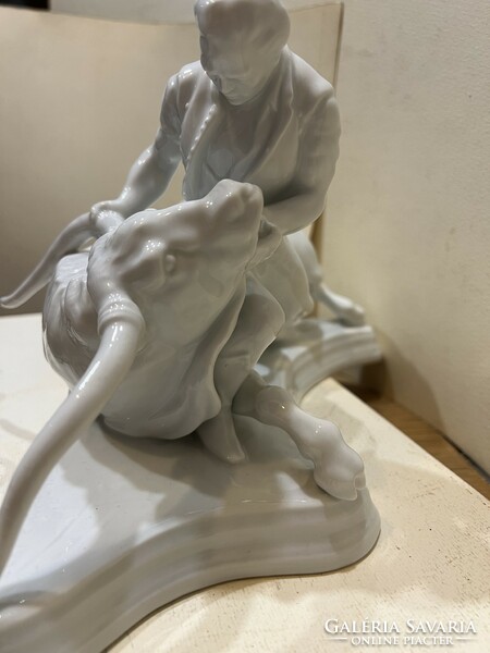 Herend porcelain, white, Toldi with the bull, 18 x 30 cm beauty.4582
