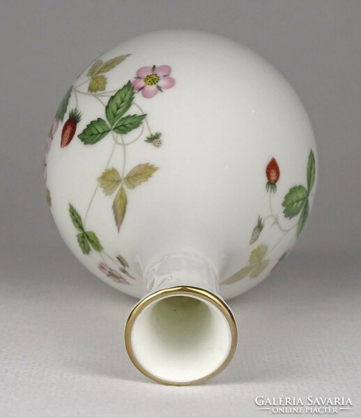 Wedgwood white porcelain vase marked 1Q938 13.5 Cm
