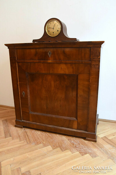 1-fiókos biedermeier alacsony szekrény, intarziás, bronzveret, magyar, 1830-as évek