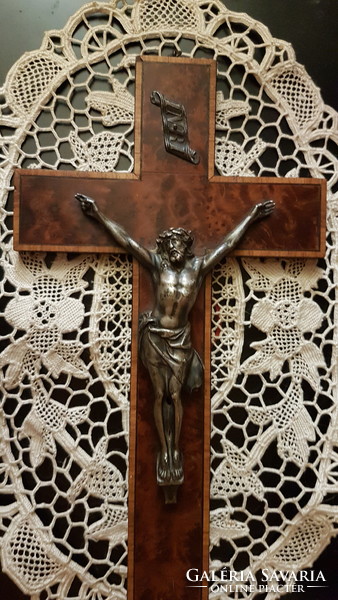 Vallási,  szép BRONZ ----Krisztus ábrázolás -----intarziás  fa  feszületen -minőségi termék
