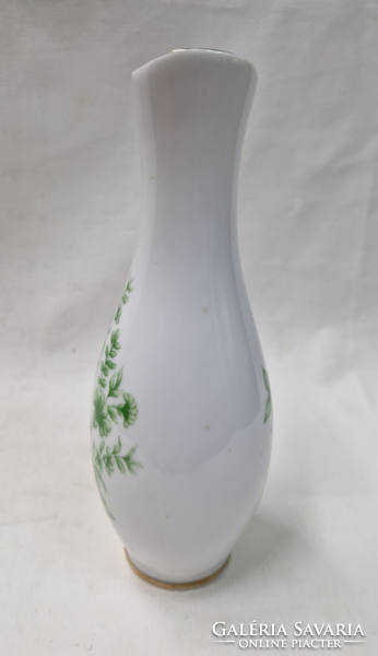 Hollóházi zöld virágmintás szépen aranyozott porcelán váza 18 cm.
