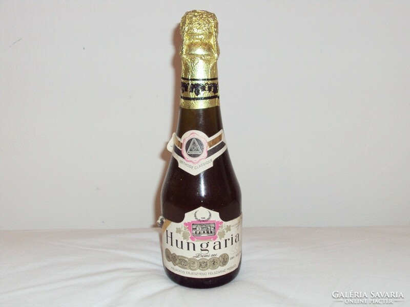 Retro Hungarian sparkling glass bottle - December 10, 1980. Date for birthday! Unopened, rarity