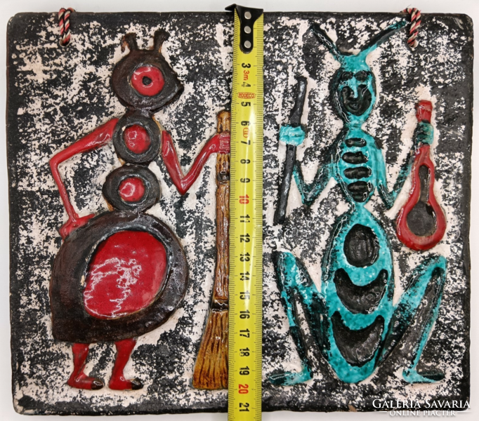Ágnes Borsódy: ceramic mural of crickets and ants